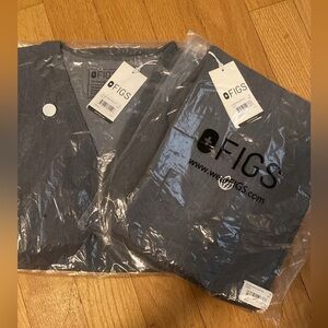 Gray Figs scrubs size small